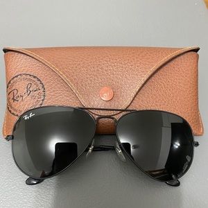 Unisex Black Ray-Ban Aviators